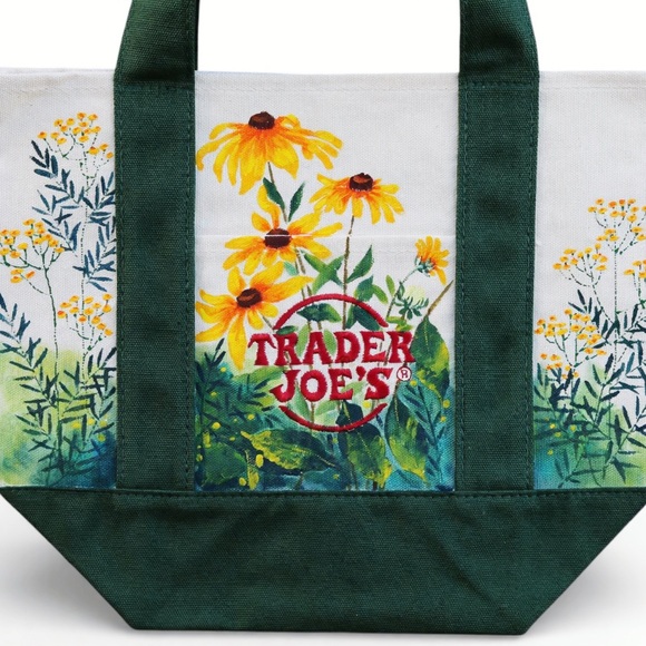 Trader Joe’s Mini Canvas Tote Hand Painted Daisy Floral Green Handle New - Picture 2 of 5